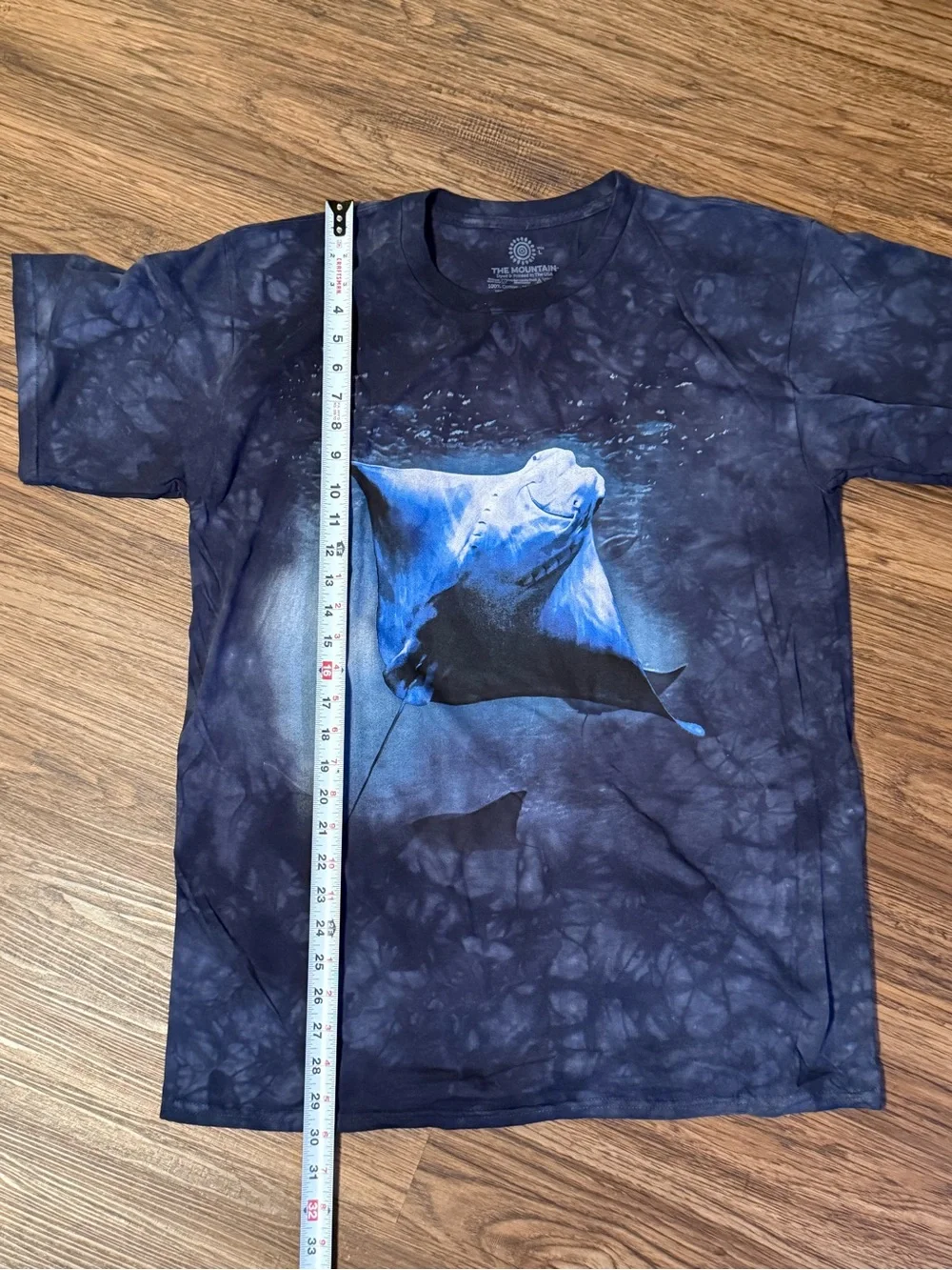 The Mountain Happy Stingray Tie-Dye Navy Blue Manta Ray Graphic Tee in Size L